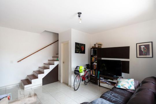 Sala de casa para alugar com 2 quartos, 74m² em Vila Monte Alegre, São Paulo