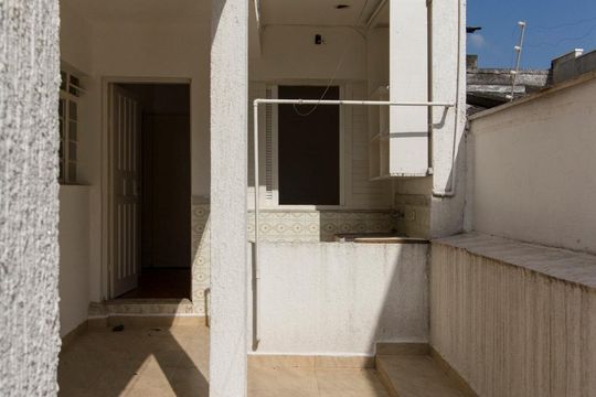 Quintal da Frente e Fachada  de casa para alugar com 2 quartos, 100m² em Chácara Mafalda, São Paulo