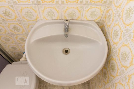 Pia do Banheiro  de casa para alugar com 2 quartos, 100m² em Chácara Mafalda, São Paulo