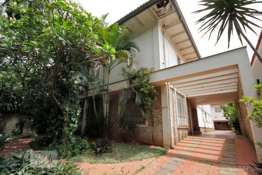 Fachada de casa para alugar com 4 quartos, 500m² em Pacaembu, São Paulo