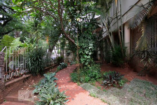 Área Externa de casa para alugar com 4 quartos, 500m² em Pacaembu, São Paulo
