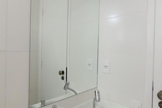 Banheiro de apartamento para alugar com 1 quarto, 45m² em Cambuí, Campinas