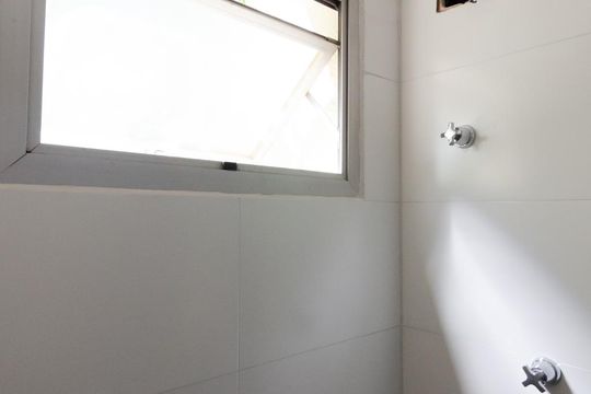 Banheiro de apartamento para alugar com 1 quarto, 45m² em Cambuí, Campinas