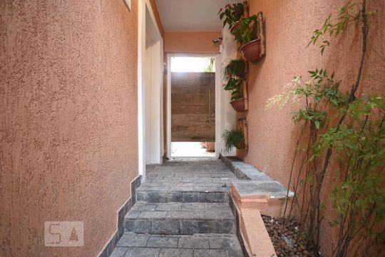 Entrada de kitnet/studio para alugar com 1 quarto, 26m² em Real Parque, São Paulo