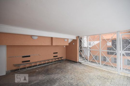 Garagem de kitnet/studio para alugar com 1 quarto, 26m² em Real Parque, São Paulo