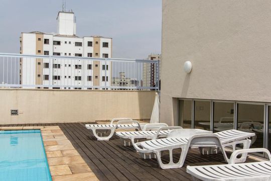 Deck da Piscina no Terraço  de apartamento para alugar com 2 quartos, 56m² em Vila Azevedo, São Paulo