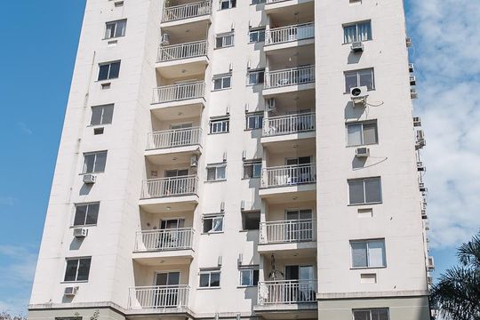 Fachada de apartamento para alugar com 2 quartos, 55m² em Jacarepaguá, Rio de Janeiro