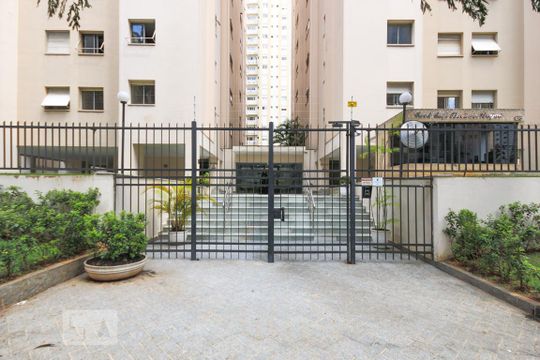 Entrada  de apartamento para alugar com 2 quartos, 75m² em Aclimação, São Paulo
