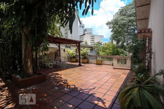 Quintal de casa à venda com 3 quartos, 350m² em Sumaré, São Paulo
