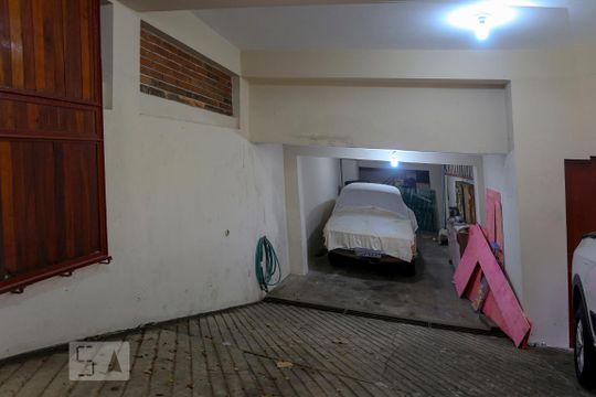 Garagem de casa à venda com 3 quartos, 350m² em Sumaré, São Paulo