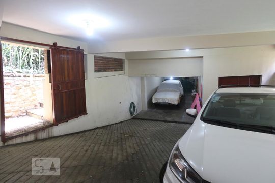 Garagem de casa à venda com 3 quartos, 350m² em Sumaré, São Paulo