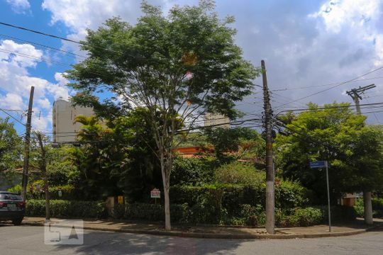 Fachada de casa à venda com 3 quartos, 350m² em Sumaré, São Paulo