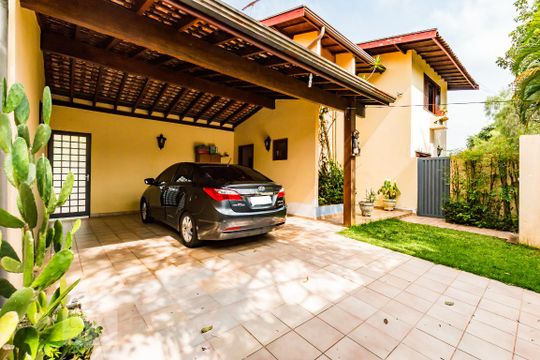 Quintal da Frente de casa à venda com 6 quartos, 380m² em Cidade Universitária, Campinas