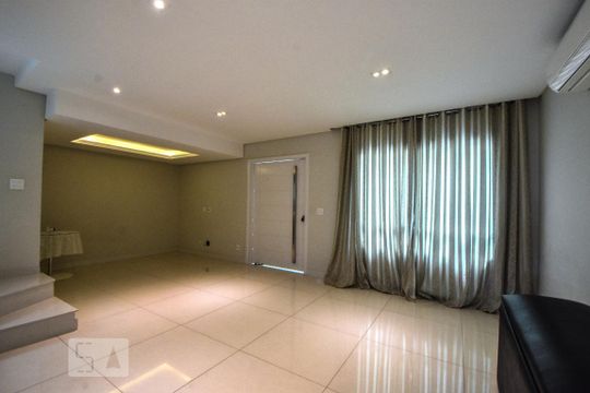 Sala de casa à venda com 3 quartos, 250m² em Parque Colonial, São Paulo