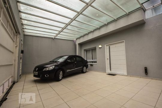 Garagem de casa à venda com 3 quartos, 250m² em Parque Colonial, São Paulo