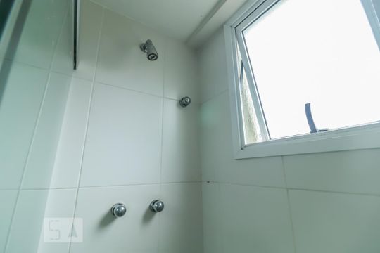 Banheiro de apartamento para alugar com 2 quartos, 48m² em Freguesia (jacarepaguá), Rio de Janeiro
