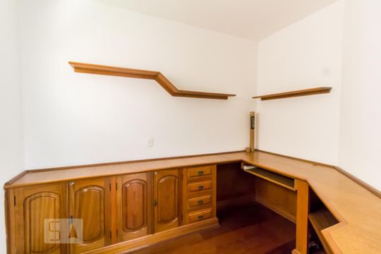 Escritório (piso inferior) de casa à venda com 3 quartos, 300m² em Jardim Maia, Guarulhos
