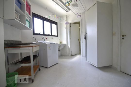 Área de serviço de apartamento à venda com 4 quartos, 256m² em Jardim Ampliação, São Paulo