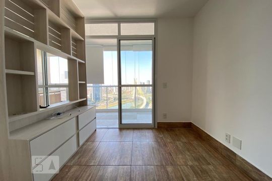 Sala de kitnet/studio para alugar com 1 quarto, 35m² em Real Parque, São Paulo