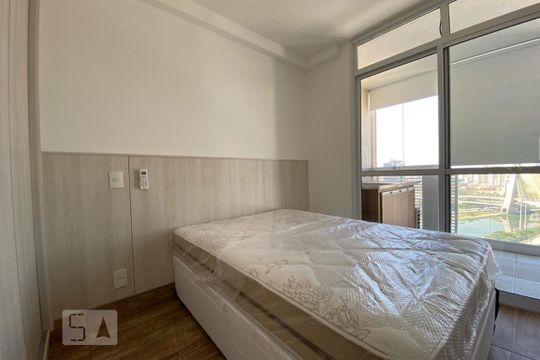 Quarto de kitnet/studio para alugar com 1 quarto, 35m² em Real Parque, São Paulo