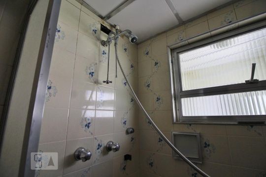 Chuveiro de apartamento à venda com 3 quartos, 83m² em Vila Progredior, São Paulo