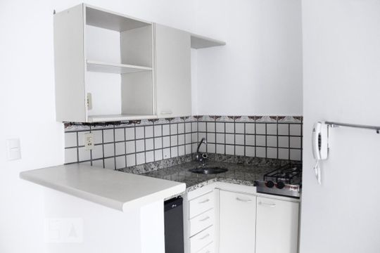 Cozinha de kitnet/studio para alugar com 1 quarto, 27m² em Consolação, São Paulo