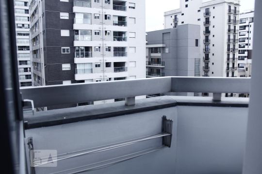 Varanda de kitnet/studio para alugar com 1 quarto, 27m² em Consolação, São Paulo