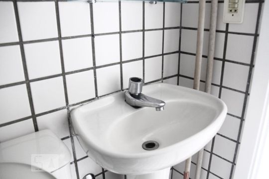 Banheiro de kitnet/studio para alugar com 1 quarto, 27m² em Consolação, São Paulo