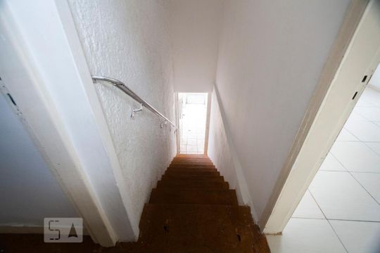 Escada de acesso / corredor de casa à venda com 2 quartos, 155m² em Vila Guarani (z Sul), São Paulo