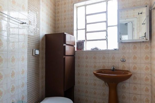 Banheiro social de casa à venda com 2 quartos, 155m² em Vila Guarani (z Sul), São Paulo
