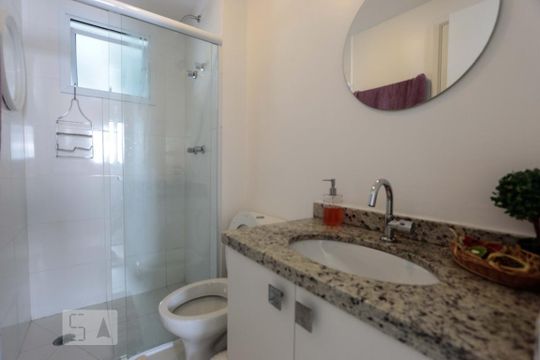 Banheiro de apartamento para alugar com 2 quartos, 77m² em Vila Andrade, São Paulo
