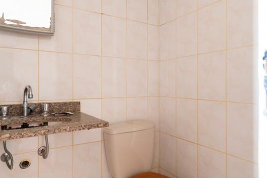 Banheiro social de apartamento para alugar com 2 quartos, 66m² em Saúde, São Paulo