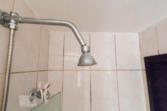 Banheiro social de apartamento para alugar com 2 quartos, 66m² em Saúde, São Paulo