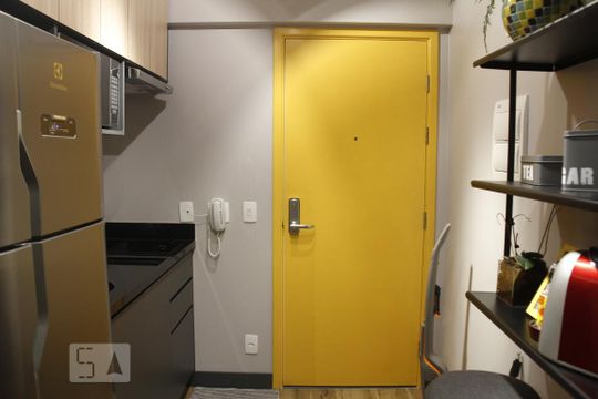 Cozinha de kitnet/studio para alugar com 1 quarto, 28m² em Santa Efigênia, São Paulo