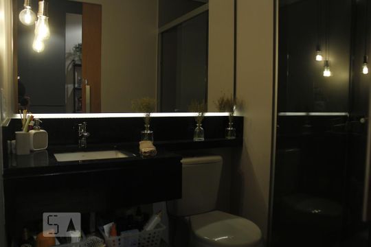 Banheiro de kitnet/studio para alugar com 1 quarto, 28m² em Santa Efigênia, São Paulo