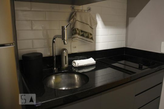 Cozinha de kitnet/studio para alugar com 1 quarto, 28m² em Santa Efigênia, São Paulo