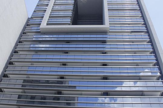 Fachada do condomínio de kitnet/studio para alugar com 1 quarto, 28m² em Santa Efigênia, São Paulo