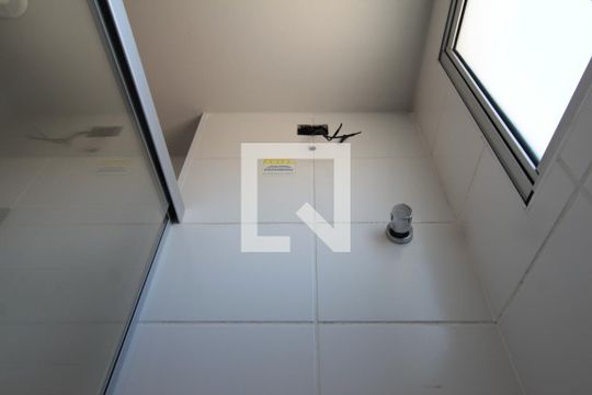 Banheiro da Suite de apartamento para alugar com 2 quartos, 55m² em Conjunto Helena Antipoff, Belo Horizonte