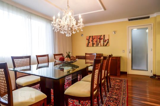 Sala 1 de casa para alugar com 5 quartos, 416m² em Rio Branco, Porto Alegre