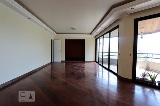 Apartamento para alugar com 4 quartos, 227m² em Vila Suzana, São Paulo