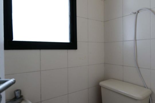 Banheiro de serviço de apartamento para alugar com 4 quartos, 227m² em Vila Suzana, São Paulo