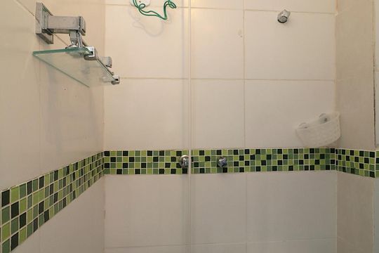 Banheiro Suite. de apartamento para alugar com 1 quarto, 22m² em Copacabana, Rio de Janeiro