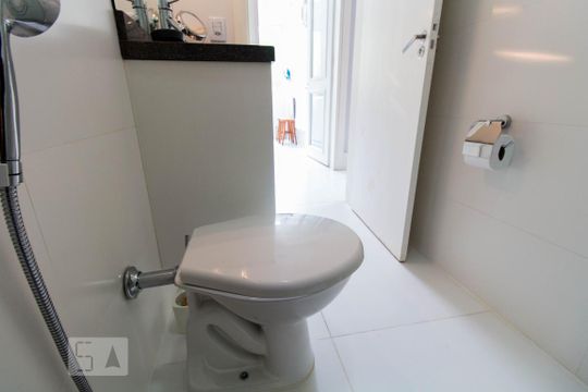 Banheiro de apartamento para alugar com 1 quarto, 58m² em Higienópolis, Porto Alegre