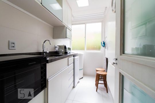 Cozinha de apartamento para alugar com 1 quarto, 58m² em Higienópolis, Porto Alegre