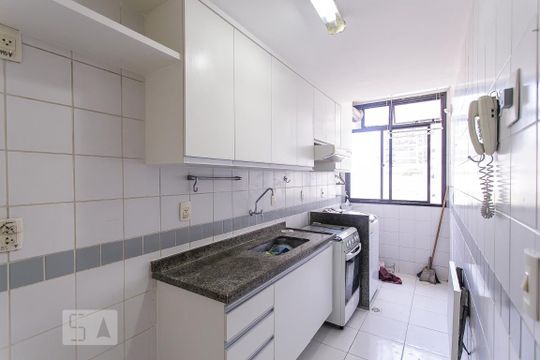 Cozinha de apartamento para alugar com 3 quartos, 70m² em Barra da Tijuca, Rio de Janeiro