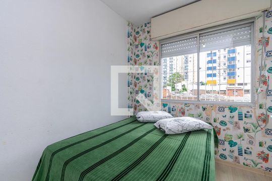 Quarto de apartamento à venda com 1 quarto, 45m² em Azenha, Porto Alegre