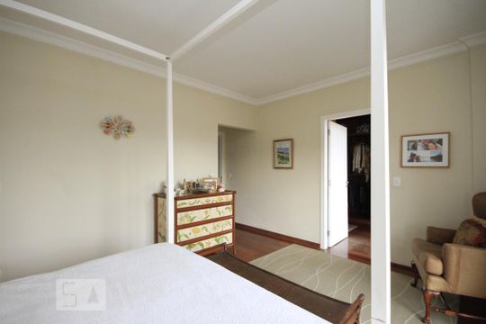 Suíte de casa à venda com 3 quartos, 260m² em Pacaembu, São Paulo