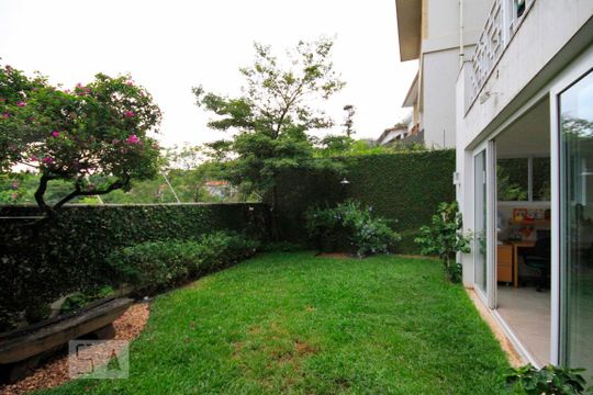 Jardim de casa à venda com 3 quartos, 260m² em Pacaembu, São Paulo