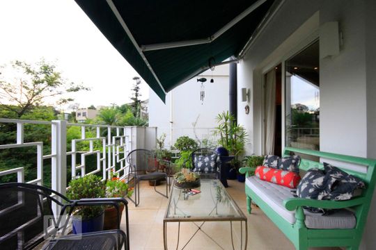 Varanda de casa à venda com 3 quartos, 260m² em Pacaembu, São Paulo