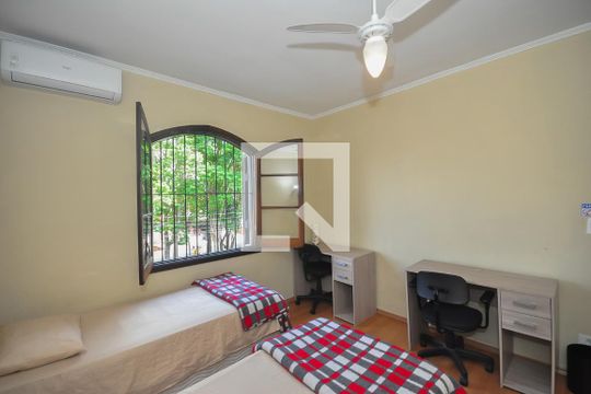 Quarto 1 da Casa 1 de casa para alugar com 6 quartos, 280m² em Vila Morse, São Paulo